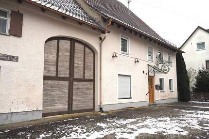 Ein Bauprojekt für Liebhaber: Einseitig angebautes Bauernhaus mit dem alten 