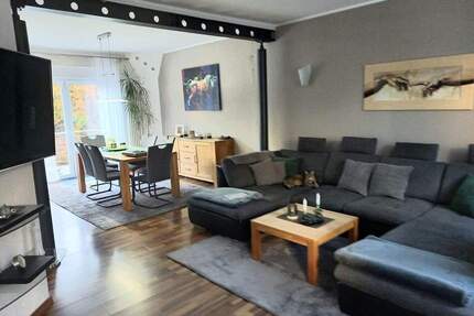 Kernsaniert + renoviert! TOP Wohnhaus mit Balkon, Terrasse, Garten und Garage (bei Ausbau DG zuzüglich ca.40 m² Wfl) in Rodalben - Waldrandlage