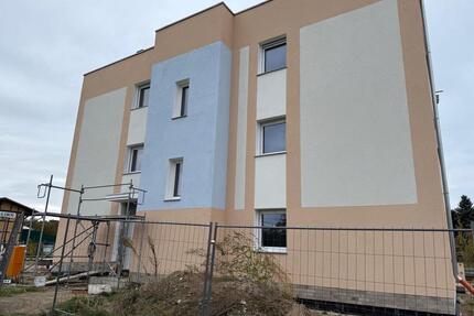 Moderne 2 Zimmer Wohnung mit Balkon, Stellplatz, Abstellraum - Beeskow