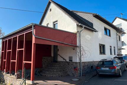 Zweifamilienhaus mit Potenzial in Koblenz-Niederberg zu verkaufen