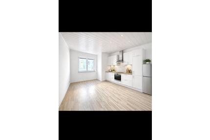 Vermiete Wohnhaus mit Einliegerwohnung - Floß