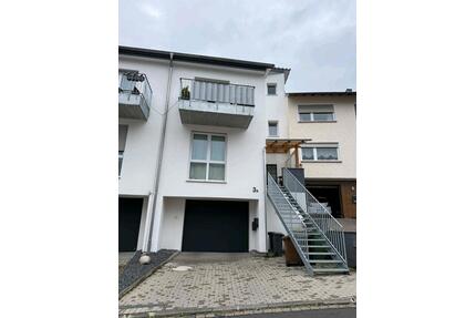 Moderne Erdgeschosswohnung mit Terrasse und Garage in Bornheim-or