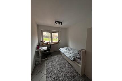 12m2 großes Zimmer in einer 5er-Wohnung - Aachen Aachen-Mitte