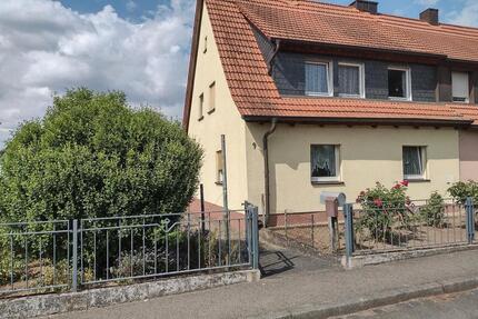 Haus - Doppelhaushälfte mit Doppel-Garage - Kitzingen