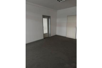 Bürofläche (ca. 30 qm) zu vermieten inkl. Parkplatz & eigenem WC - Göttingen Grone
