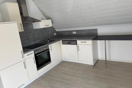 schöne 2 ZKB-Dachgeschosswohnung mit Einbauküche - Quierschied