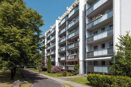 Wir sanieren für Sie: 3-Zimmerwohnung in oberster Etage mit Balkon, Aufzug, Bad mit DUSCHE! - Dresden Prohlis