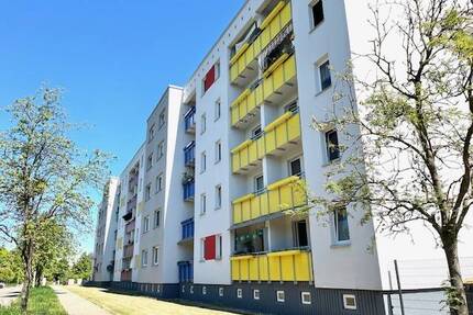 Ihr neues Zuhause 3-Raum Wohnung mit Balkon und Badewanne ab 01. Juli 2026. - Schwerin Mueßer Holz