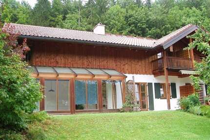 Haus zum Mieten in Siegsdorf 1.800,00 € 197 m²