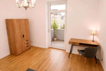 Großes möbliertes Zimmer mit Balkon | Erstbezug | Innenstadt | WG - Augsburg