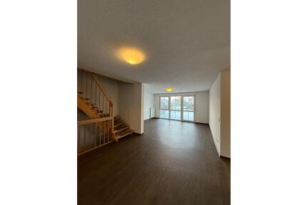 4 Zimmer Doppelhaushälfte in Kulmain inkl. EBK Garage