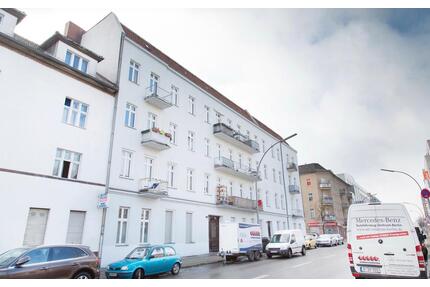 Charmante 2-Zimmer Altbauwohnung mit Balkon und Aufzug - Berlin Neukölln