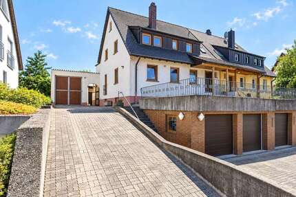 Haus zum Kaufen in Cadolzburg 470.000,00 € 194.76 m²