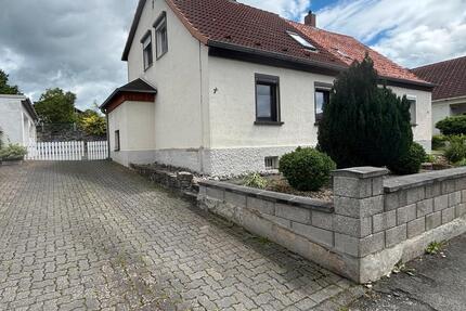 Haus Doppelhaushälfte - 199.000,00&nbsp;EUR Kaufpreis, ca.&nbsp; 122,00&nbsp;m&sup2; in Bad Gandersheim (PLZ: 37581)
