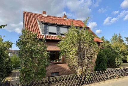 Einfamilienhaus mit großem Grundstück und zwei Garagen in Vienenburg - Wiedelah - Goslar