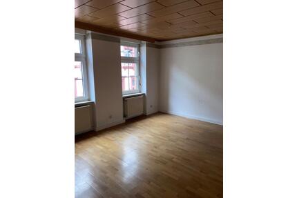 Helle 4,5-Zimmer-Wohnung (103 m²) mit Gartenanteil und Keller - Pirmasens Fehrbach