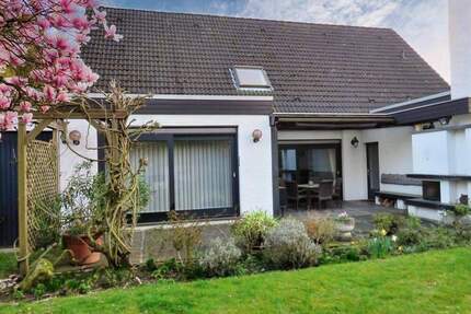 KR-Traar - Freistehendes, gepflegtes EFH für die große Familie mit über 170 m² Wfl. auf ca. 1.000 m² Traumgrundstück - Krefeld Verberg