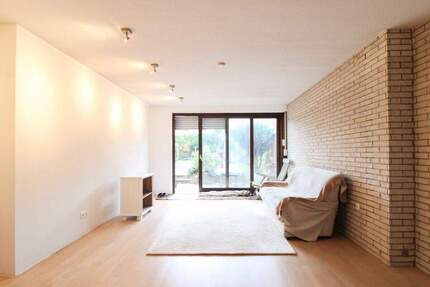 Charmantes Reihenmittelhaus mit moderner Einbauküche und kleinem Garten im Fasanenhof - Kassel