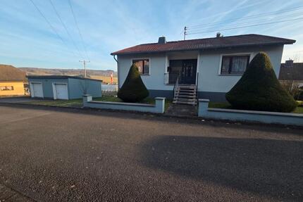 Einfamilienhaus mit Doppelgarage im Gepflegten Zustand - Langenhahn