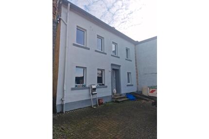 Haus zu Vermieten - 980,00&nbsp;EUR Kaltmiete, ca.&nbsp; 140,00&nbsp;m&sup2; in Großlittgen (PLZ: 54534)