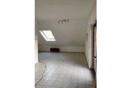 Zwei Zimmer Dachgeschoss Wohnung in Buchen - Buchen (Odenwald)