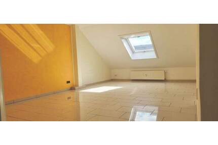 Schickes Dachgeschoss - 2 Zimmer, Bad und Einbauküche - Wuppertal Barmen