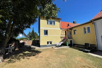 Doppelhaushälfte mit großen Garten in Irxleben zu verkaufen - Hohe Börde