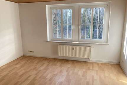 Wohnung zum Mieten in Dessau-Roßlau 325,00 € 64.93 m²