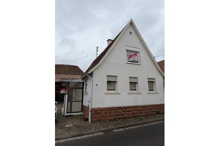Provisionsfrei! Charmantes EFH mit Scheune in Essingen (Pfalz)