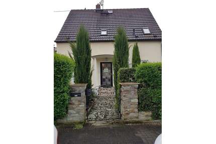 Haus zum Mieten in Wiesbaden 2.500,00 € 130 m²