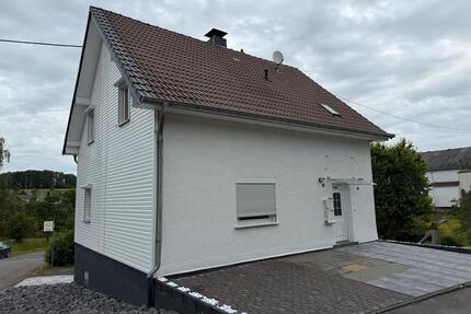 Zweifamilienhaus zu verkaufen in Reichshof