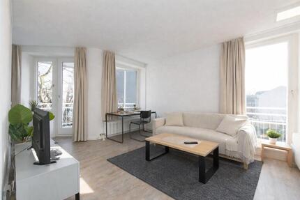 A Studio Apartment with Balcony - Berlin Charlottenburg-Wilmersdorf