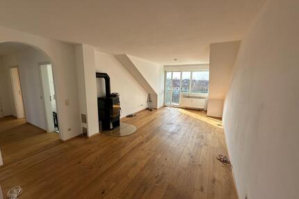 Sehr helle, gut isolierte 3- Zimmer Dachgeschoßwohnung mit Balkon - Höhenkirchen-Siegertsbrunn