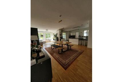 Zentrale, großzügige 3-Zi Wohnung - Augsburg Innenstadt