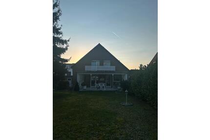 Einfamilienhaus mit Einliegerwohnung & 3 Garagen, provisionsfrei - Moers Schwafheim