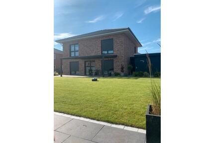 Stadtvilla mit Pool & großem Garten - provisionsfrei - Quickborn