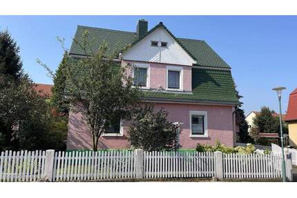 Ihr großzügiges Zuhause mit Gartenhaus - Neustadt