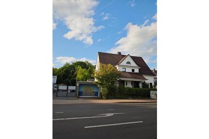 Einfamilienhaus mit Garten und Garage in Bergisch Gladbach Gronau