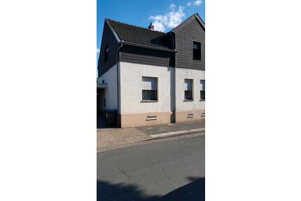 Moers-Schwafheim 4 ZKDB mit Garten, Garage in ZFH zu vermieten