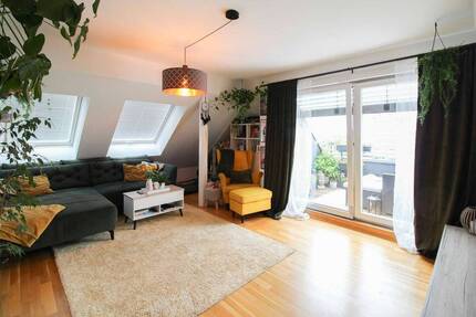 Freistehende 3 Zimmer Dachgeschosswohnung in Leipzig Stötteritz mit Aufzug und Loggia