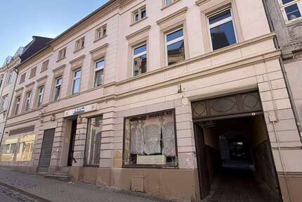 Haus zum Kaufen in Helmstedt 298.000,00 € 600 m²