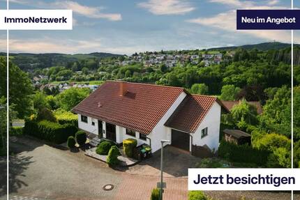 Großzügiges Einfamilienhaus in Marpingen mit Einliegeroption, Garage und Garten und Panoramaaussicht