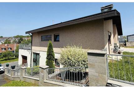 WOHNEN MIT AUSSICHT - GROßZÜGIGES EIN-ZWEIFAMILIENHAUS - Lauda-Königshofen Unterbalbach