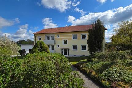 Neuburg am Inn: 4-Parteienhaus mit großem Grundstück und Entwicklungspotential bei Passau