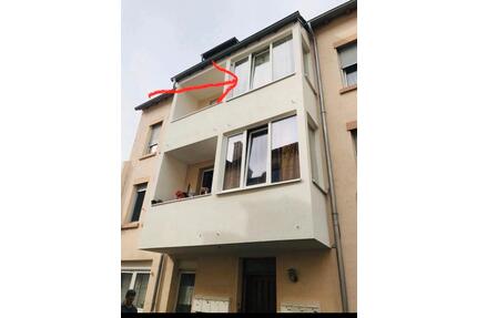 Renoviert zwei Zimmerwohnung sofort bewohnbar provisionsfrei - Stuttgart Bad Cannstatt