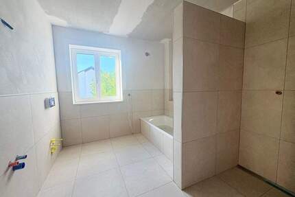 Helle 3-Zimmer-Wohnung im Erdgeschoss mit großzügigem Garten - Großmehring