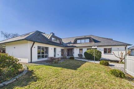 Wohnen mit Weitblick - Traumhafte Terrassenwohnung in Ahorn mit komfortabler Ausstattung