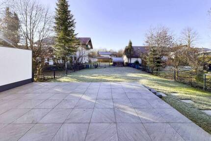 Erstbezug: Hochmoderne (Energieausweis A+) DHH mit Traumgrundstück und 4 Stellplätzen! - Bruckmühl Hinrichssegen