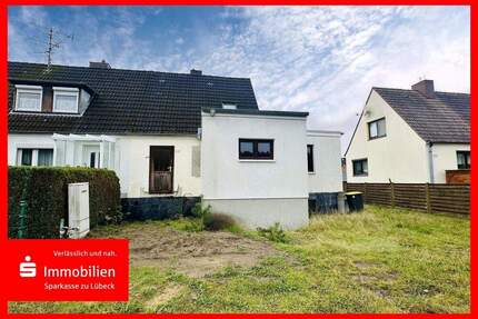 Sanierungsbedürftige Doppelhaushälfte auf attraktivem Grundstück - Groß Grönau