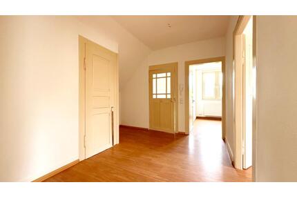 Dachgeschoss - Wohnung, gemütlich wohnen zwischen Innenstadt und Klinikum ab sofort - Lahr (Schwarzwald)